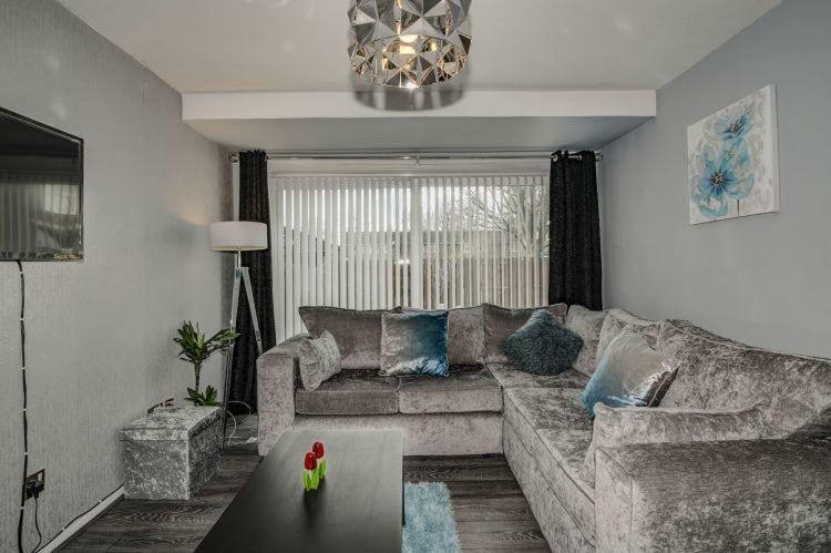 مانشستر Newly Renovated Modern Home المظهر الخارجي الصورة